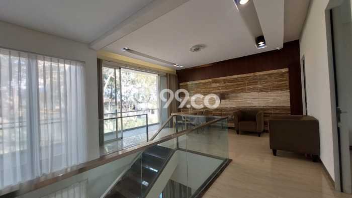 RECOMMENDED! Rumah kawasan Sayap Dago, 3 KM, Lokasi Strategis, Luas 260m² Bangunan 244m² RECOMMENDED! Rumah kawasan Sayap Dago, 3 KM, Lokasi Strategis, Luas 260m² Bangunan 244m²