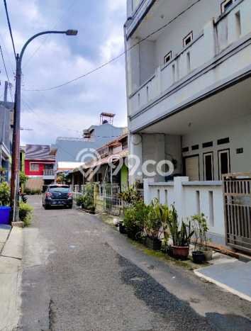Rumah Kost untuk Dijual di Bojongsoang dengan 6 KT, 5 KM, Luas 180m2 Rumah Kost untuk Dijual di Bojongsoang dengan 6 KT, 5 KM, Luas 180m2