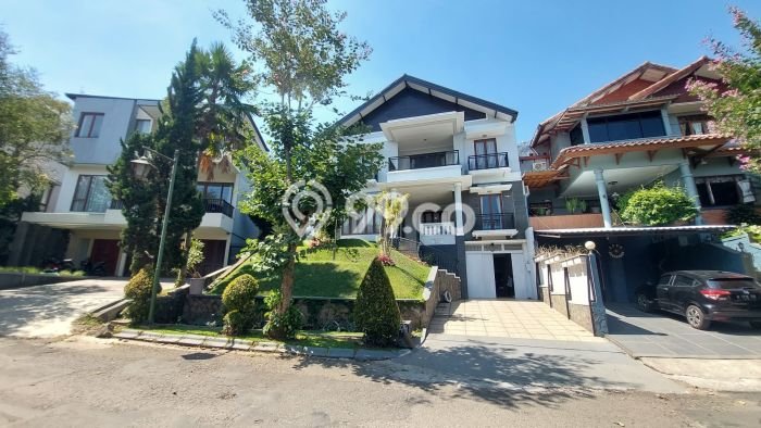 Ready to Use! Premium House LT 608m2 Desain Elegan di Dago Pakar Ready to Use! Premium House LT 608m2 Desain Elegan di Dago Pakar