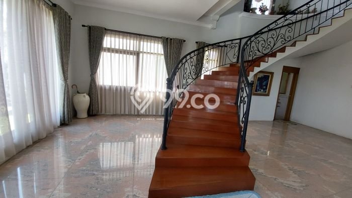Ready to Use! Premium House LT 608m2 Desain Elegan di Dago Pakar Ready to Use! Premium House LT 608m2 Desain Elegan di Dago Pakar