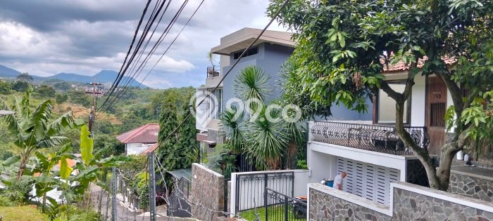 Disewakan! Rumah 5 Kamar Tidur &
3 Kamar Mandi di Sayap Dago, Bandung Disewakan! Rumah 5 Kamar Tidur &
3 Kamar Mandi di Sayap Dago, Bandung