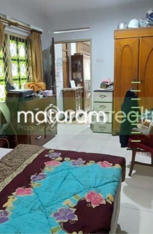 Disewakan! Rumah 5 Kamar Tidur &
3 Kamar Mandi di Sayap Dago, Bandung Disewakan! Rumah 5 Kamar Tidur &
3 Kamar Mandi di Sayap Dago, Bandung