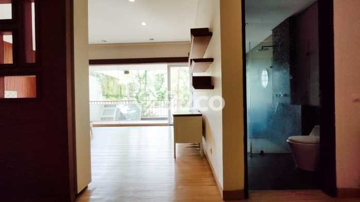 Rumah Luxury Modern Tanpa Renovasi di Ciumbuleuit Bandung Rumah Luxury Modern Tanpa Renovasi di Ciumbuleuit Bandung