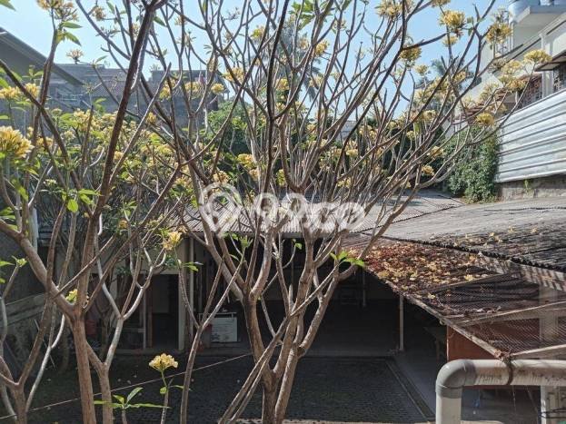 Rumah Mewah LB 430m2 Siap Pakai Desain Elegan di ciumbuleuit, Bandung Rumah Mewah LB 430m2 Siap Pakai Desain Elegan di ciumbuleuit, Bandung