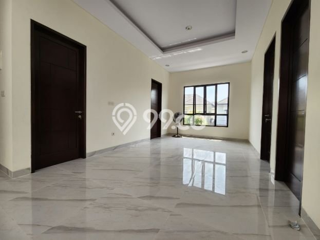 Rumah Mewah LB 220m2 Siap Huni Desain Elegan di BSD, Tangerang Rumah Mewah LB 220m2 Siap Huni Desain Elegan di BSD, Tangerang