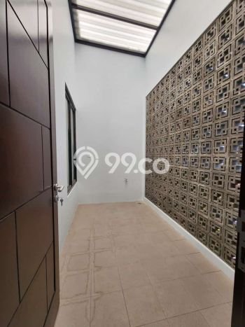 Rumah Mewah LB 220m2 Siap Huni Desain Elegan di BSD, Tangerang Rumah Mewah LB 220m2 Siap Huni Desain Elegan di BSD, Tangerang