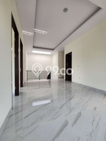 Rumah Mewah LB 220m2 Siap Huni Desain Elegan di BSD, Tangerang Rumah Mewah LB 220m2 Siap Huni Desain Elegan di BSD, Tangerang
