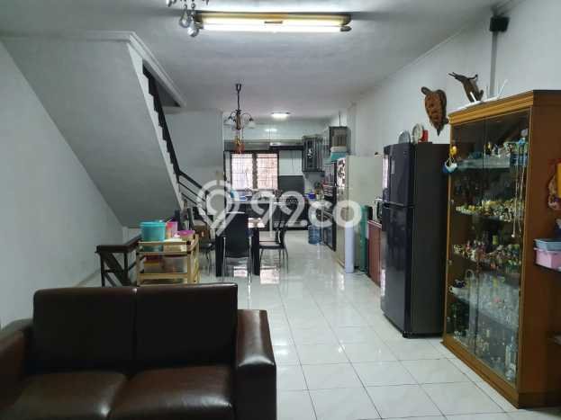 Area Ramai! Ruko Dijual di Kemayoran untuk Bisnis Luas Bangunan 306m2 Area Ramai! Ruko Dijual di Kemayoran untuk Bisnis Luas Bangunan 306m2