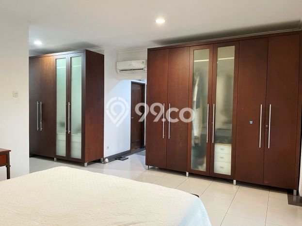 Rumah Mewah LB 200m2 Siap Huni Desain Elegan di Pondok Indah, Jakarta Selatan Rumah Mewah LB 200m2 Siap Huni Desain Elegan di Pondok Indah, Jakarta Selatan