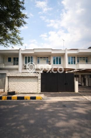 Rumah Elit Modern Siap Huni di Intercon Jakarta Barat Rumah Elit Modern Siap Huni di Intercon Jakarta Barat