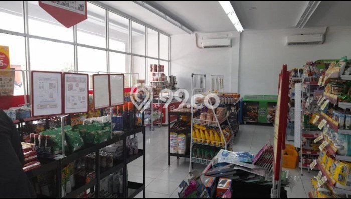 Unit Komersial Dijual di Karangmalang Sragen Luas Tanah 900m2, Luas Bangunan 300m2 Unit Komersial Dijual di Karangmalang Sragen Luas Tanah 900m2, Luas Bangunan 300m2