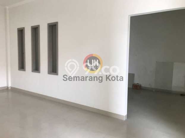 Dijual Rumah Premium dengan Fasilitas Sekitar Komplit di Semarang Barat, Semarang Dijual Rumah Premium dengan Fasilitas Sekitar Komplit di Semarang Barat, Semarang