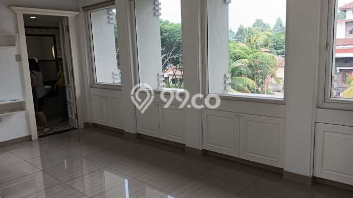 Lokasi terbaik! Rumah siap pakai disewakan di Sektor 9-Bintaro LB 500m2 Lokasi terbaik! Rumah siap pakai disewakan di Sektor 9-Bintaro LB 500m2