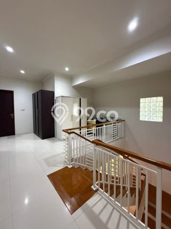 Rumah Disewakan Tangerang Selatan LT 300m2 LB 300m2 Kawasan Bintaro Rumah Disewakan Tangerang Selatan LT 300m2 LB 300m2 Kawasan Bintaro
