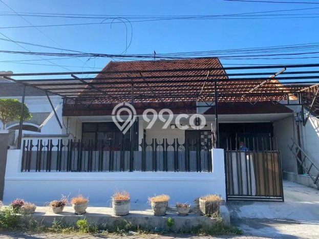 Jual Rumah Bagus Siap Huni LB 150m2 di Tenggilis Mejoyo, Surabaya Jual Rumah Bagus Siap Huni LB 150m2 di Tenggilis Mejoyo, Surabaya
