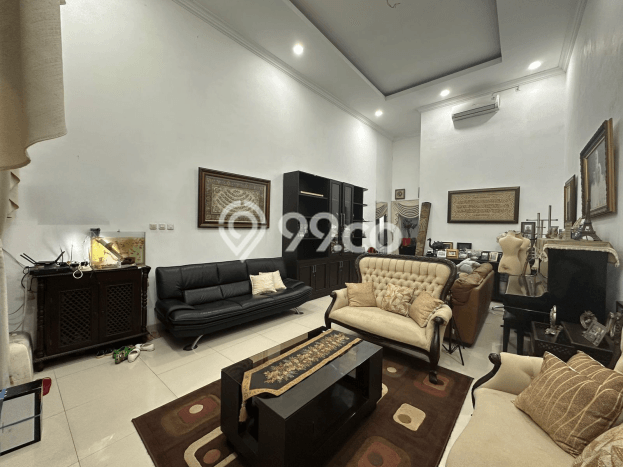 Rumah Elit Modern Tanpa Renovasi di Manyar Surabaya Rumah Elit Modern Tanpa Renovasi di Manyar Surabaya