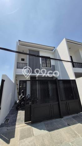 For Sale Rumah 4 Kamar Lokasi Ideal Bagus dan Strategis di Sukolilo For Sale Rumah 4 Kamar Lokasi Ideal Bagus dan Strategis di Sukolilo