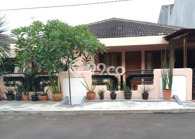 For Sale Rumah 5 Kamar Lokasi Ideal Bagus dan Strategis di Ciputat For Sale Rumah 5 Kamar Lokasi Ideal Bagus dan Strategis di Ciputat