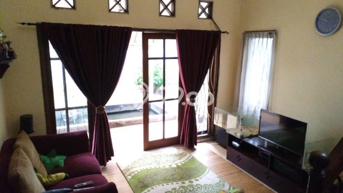 Hunian Mewah LB 225m2 Siap Huni Desain Elegan di Bintaro, Tangerang Selatan Hunian Mewah LB 225m2 Siap Huni Desain Elegan di Bintaro, Tangerang Selatan
