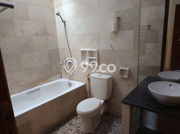 Hunian Elit LB 765m2 Siap Huni Desain Elegan di Bintaro, Tangerang Selatan Hunian Elit LB 765m2 Siap Huni Desain Elegan di Bintaro, Tangerang Selatan
