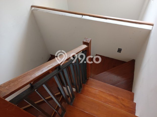 Hunian Elit LB 765m2 Siap Huni Desain Elegan di Bintaro, Tangerang Selatan Hunian Elit LB 765m2 Siap Huni Desain Elegan di Bintaro, Tangerang Selatan