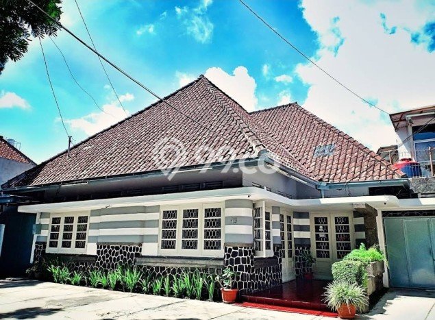 Ready to Use! Premium House LT 607m2 Desain Modern di Diponegoro Ready to Use! Premium House LT 607m2 Desain Modern di Diponegoro