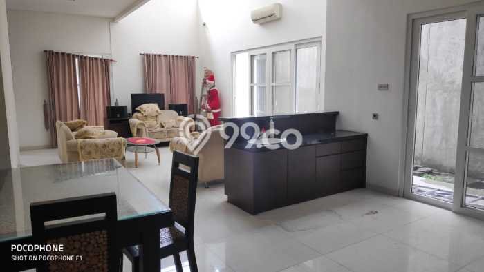 For Sale! Luxury House LT 333m2 Desain Elegan di Pakuwon City For Sale! Luxury House LT 333m2 Desain Elegan di Pakuwon City