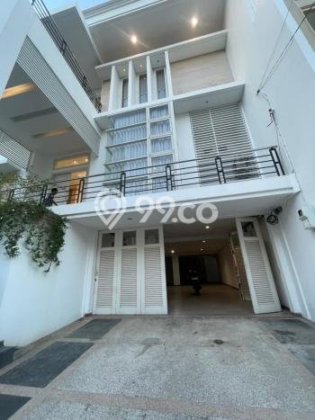 JUAL CEPAT! Rumah Ready Stock Lokasi Premium , LT 240m2m² Bangunan 418m2m² JUAL CEPAT! Rumah Ready Stock Lokasi Premium , LT 240m2m² Bangunan 418m2m²