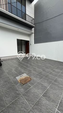 Rumah Luas Asri 3 KT Siap Huni di Mulyosari Surabaya Rumah Luas Asri 3 KT Siap Huni di Mulyosari Surabaya