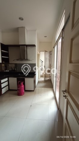 Disewakan! Rumah 4 Kamar Tidur &
2 Kamar Mandi di Gading Serpong, Tangerang Disewakan! Rumah 4 Kamar Tidur &
2 Kamar Mandi di Gading Serpong, Tangerang