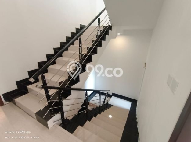 For Sale! Luxury House LT 200m2 Desain Elegan di Alam Sutera For Sale! Luxury House LT 200m2 Desain Elegan di Alam Sutera