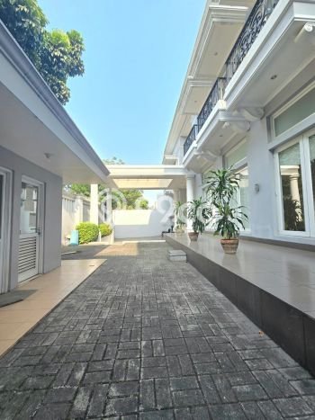 Rumah Modern Disewakan di Kemang Jakarta Selatan Lokasi Sangat Strategis Rumah Modern Disewakan di Kemang Jakarta Selatan Lokasi Sangat Strategis