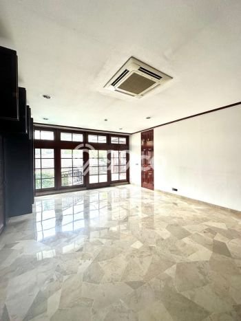 Disewakan Rumah Bagus di Kebayoran Baru Harga Rp 1,2 Miliar/ Tahun Disewakan Rumah Bagus di Kebayoran Baru Harga Rp 1,2 Miliar/ Tahun