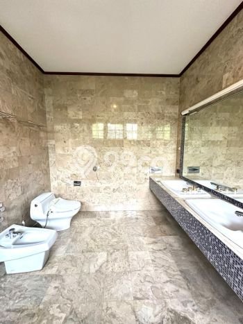Disewakan Rumah Bagus di Kebayoran Baru Harga Rp 1,2 Miliar/ Tahun Disewakan Rumah Bagus di Kebayoran Baru Harga Rp 1,2 Miliar/ Tahun