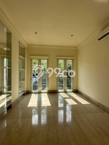 Disewakan Rumah Nyaman di Kemang Harga Rp 800 Juta/ Tahun Disewakan Rumah Nyaman di Kemang Harga Rp 800 Juta/ Tahun