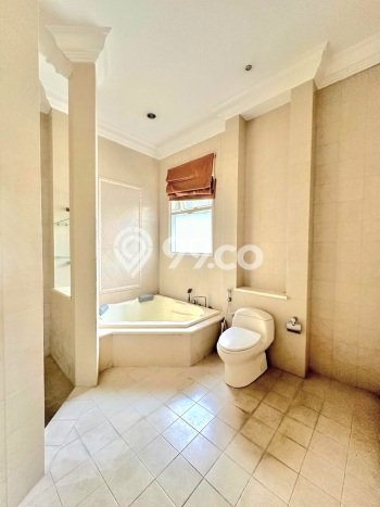Siap Huni Hunian Elit 6 Kamar di Kebayoran Baru Dekat ke Mana Pun Siap Huni Hunian Elit 6 Kamar di Kebayoran Baru Dekat ke Mana Pun
