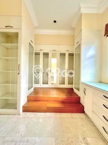 Siap Huni Hunian Elit 6 Kamar di Kebayoran Baru Dekat ke Mana Pun Siap Huni Hunian Elit 6 Kamar di Kebayoran Baru Dekat ke Mana Pun