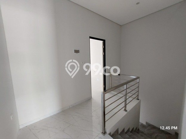Rumah Strategis Modern Lb 145m2 di Tenggilis Mejoyo, Surabaya Rumah Strategis Modern Lb 145m2 di Tenggilis Mejoyo, Surabaya