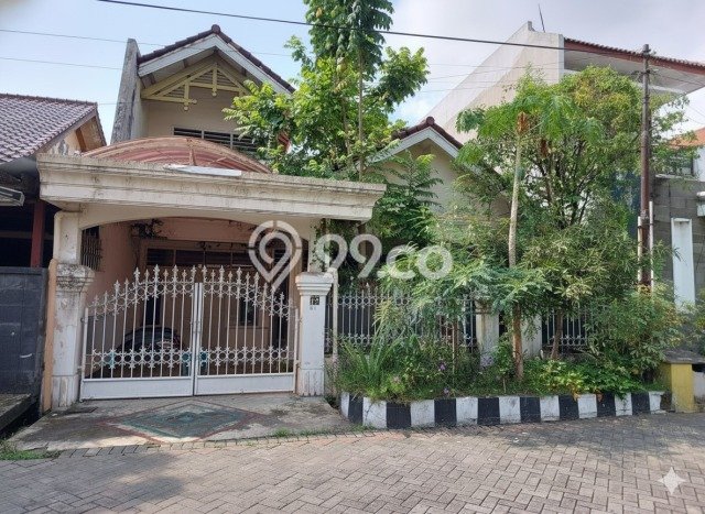 Dijual Rumah 6 Kamar Lokasi Ideal Nyaman dan Strategis di Rungkut Dijual Rumah 6 Kamar Lokasi Ideal Nyaman dan Strategis di Rungkut