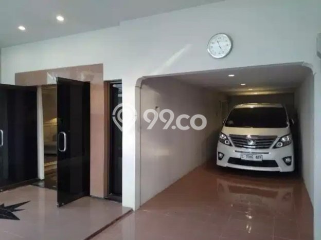 Rumah Terawat di Rungkut, Surabaya, LT 200m2m², Luas Bangunan 280m2m² Rumah Terawat di Rungkut, Surabaya, LT 200m2m², Luas Bangunan 280m2m²