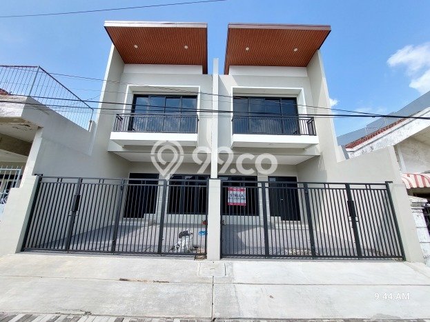 Rumah Strategis Modern Lb 100m2 di Mulyorejo, Surabaya Rumah Strategis Modern Lb 100m2 di Mulyorejo, Surabaya