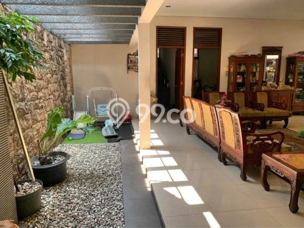 Dijual Rumah Premium dengan Fasilitas Sekitar Komplit di Tenggilis Mejoyo, Surabaya Dijual Rumah Premium dengan Fasilitas Sekitar Komplit di Tenggilis Mejoyo, Surabaya