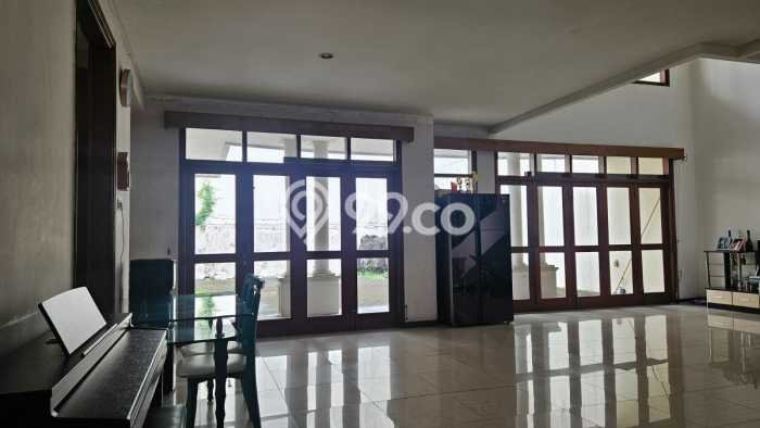 Dijual Hunian Mewah dengan Fasilitas Sekitar Komplit di Dukuh Pakis, Surabaya Dijual Hunian Mewah dengan Fasilitas Sekitar Komplit di Dukuh Pakis, Surabaya