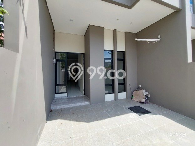 Rumah Strategis Modern Lb 145m2 di Tenggilis Mejoyo, Surabaya Rumah Strategis Modern Lb 145m2 di Tenggilis Mejoyo, Surabaya