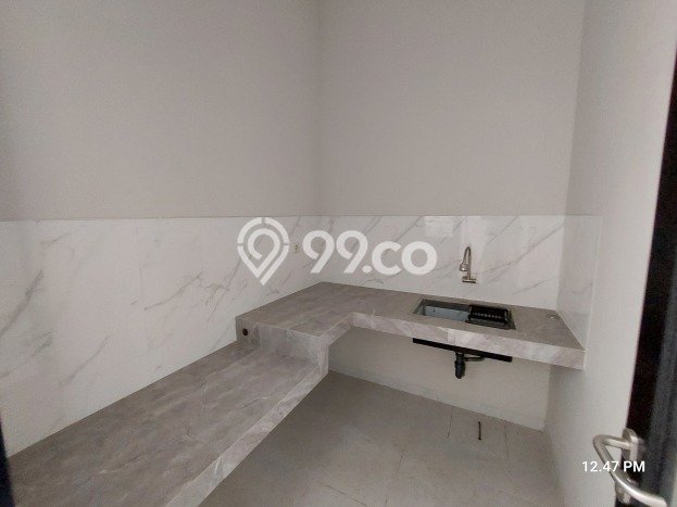 Rumah Strategis Modern Lb 145m2 di Tenggilis Mejoyo, Surabaya Rumah Strategis Modern Lb 145m2 di Tenggilis Mejoyo, Surabaya