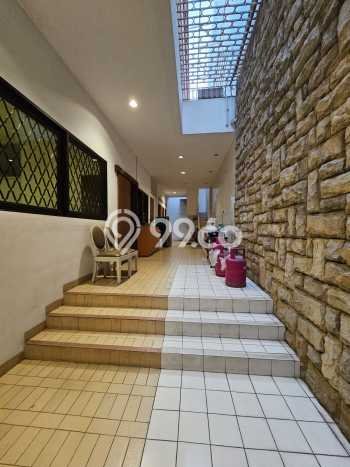 Ready to Use! Luxury House LT 560m2 Desain Modern di Kedoya Ready to Use! Luxury House LT 560m2 Desain Modern di Kedoya