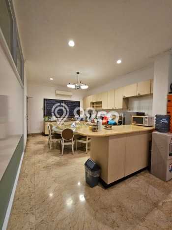 Ready to Use! Luxury House LT 560m2 Desain Modern di Kedoya Ready to Use! Luxury House LT 560m2 Desain Modern di Kedoya