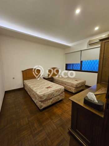 Ready to Use! Luxury House LT 560m2 Desain Modern di Kedoya Ready to Use! Luxury House LT 560m2 Desain Modern di Kedoya