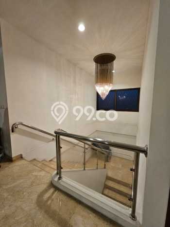 Ready to Use! Luxury House LT 560m2 Desain Modern di Kedoya Ready to Use! Luxury House LT 560m2 Desain Modern di Kedoya