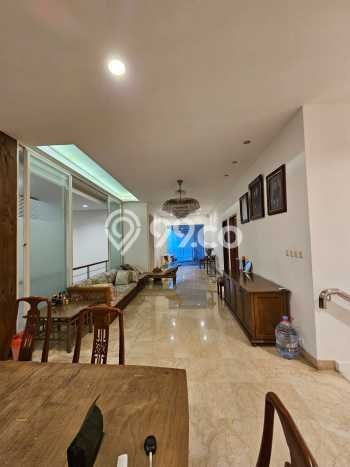 Ready to Use! Luxury House LT 560m2 Desain Modern di Kedoya Ready to Use! Luxury House LT 560m2 Desain Modern di Kedoya